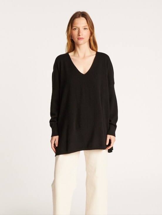 Newport News Sweaters - Boutique Europa Newport News Black Silk Blend V-Neck Long Sleeve Sweater XL Luxu